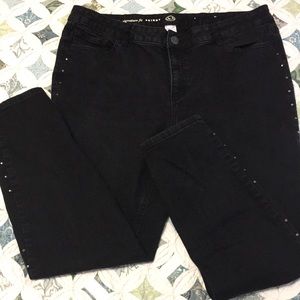 W62 Black Side Riveted Skinny Jeans